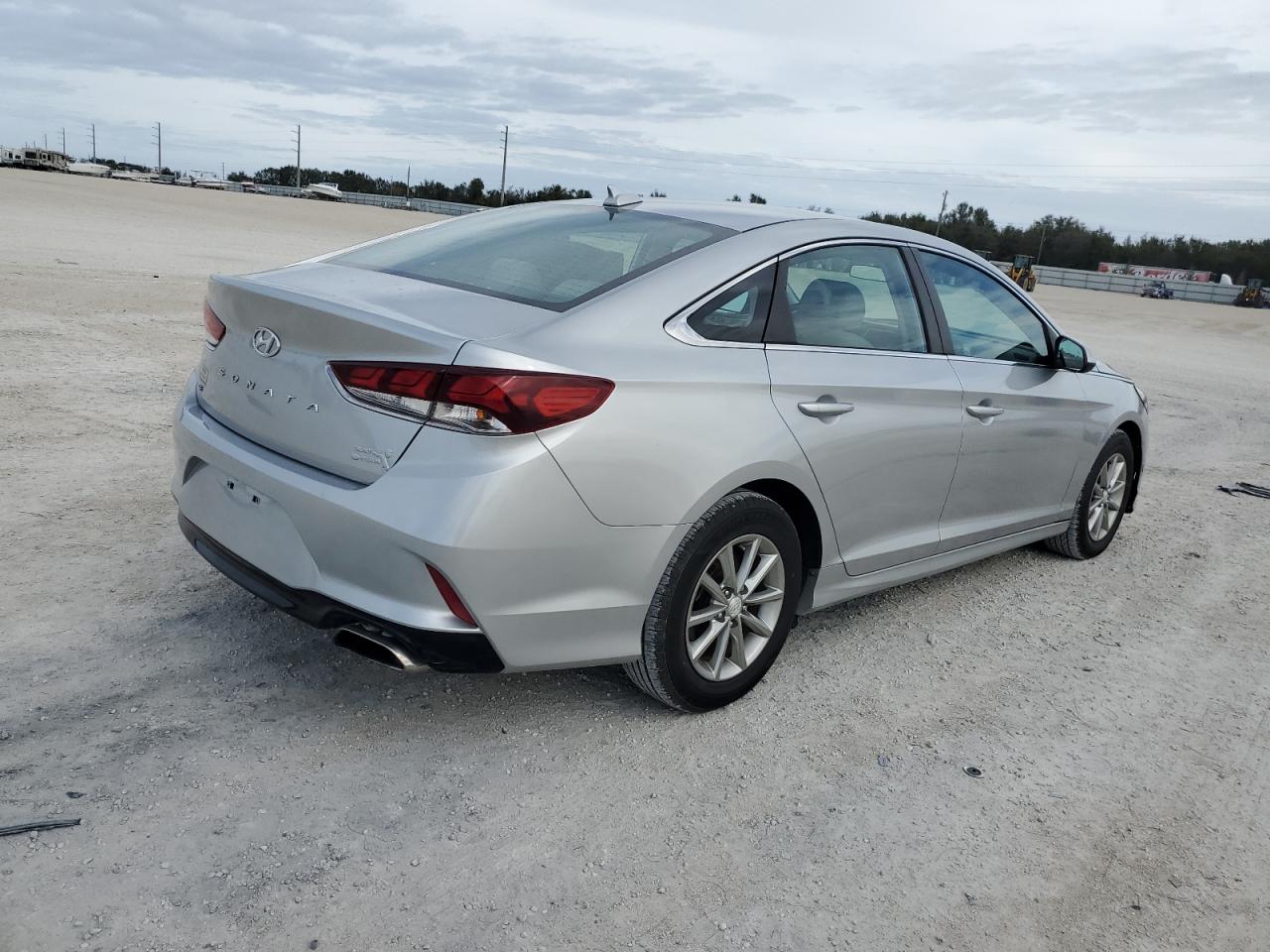 Изображение 3 2019 HYUNDAI SONATA SE 2019 с VIN 5NPE24AF3KH770628
