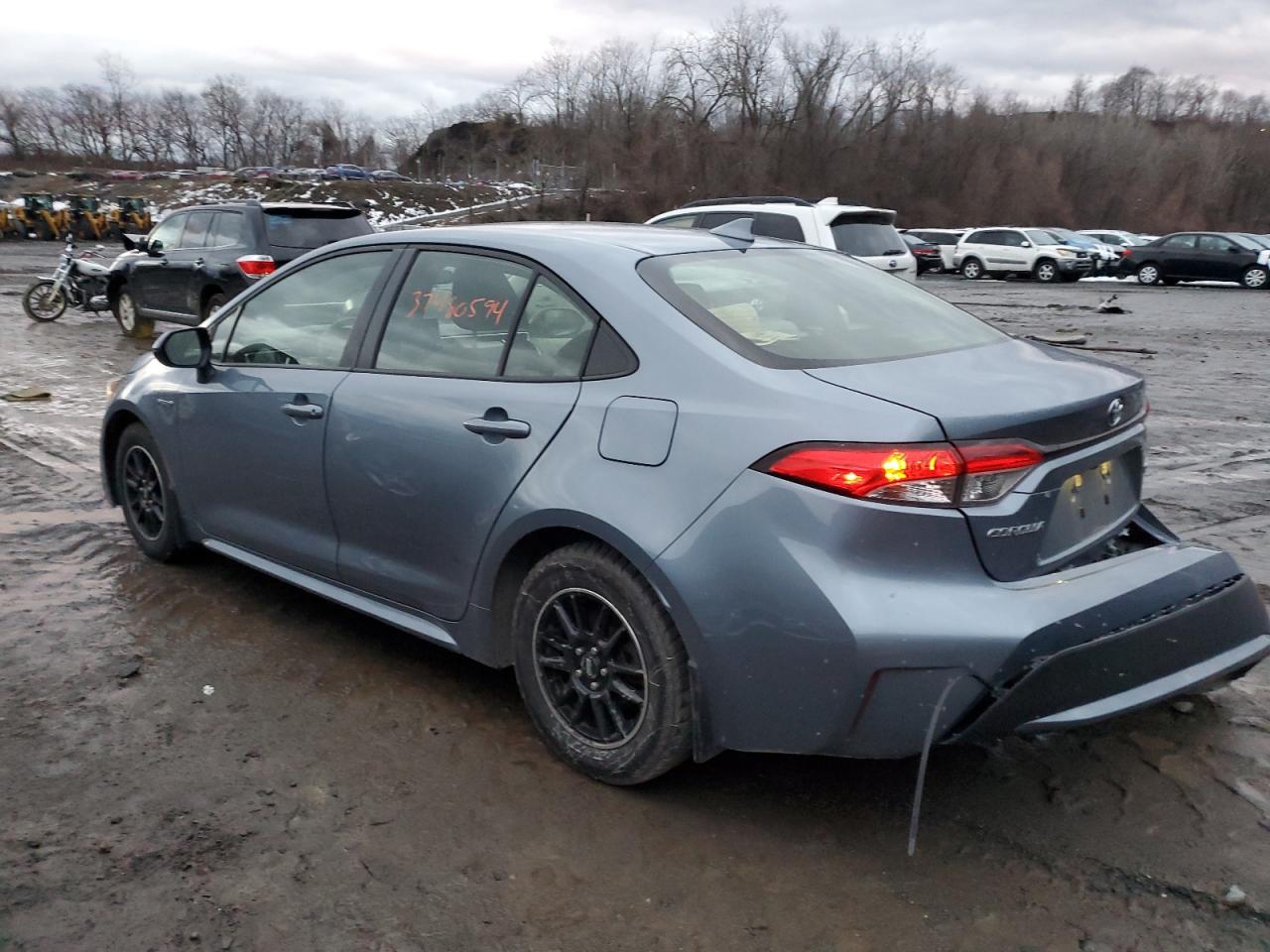 Image 2 of 2021 TOYOTA COROLLA LE 2021 with VIN JTDEAMDE4MJ009686