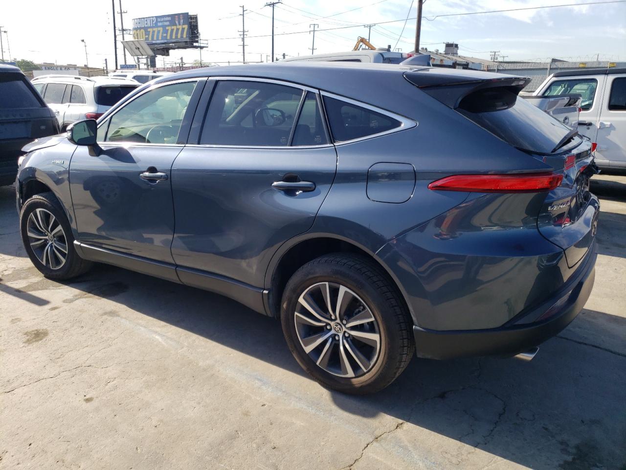 Image 2 of Toyota Venza Le 2021 with VIN JTEAAAAH8MJ056338