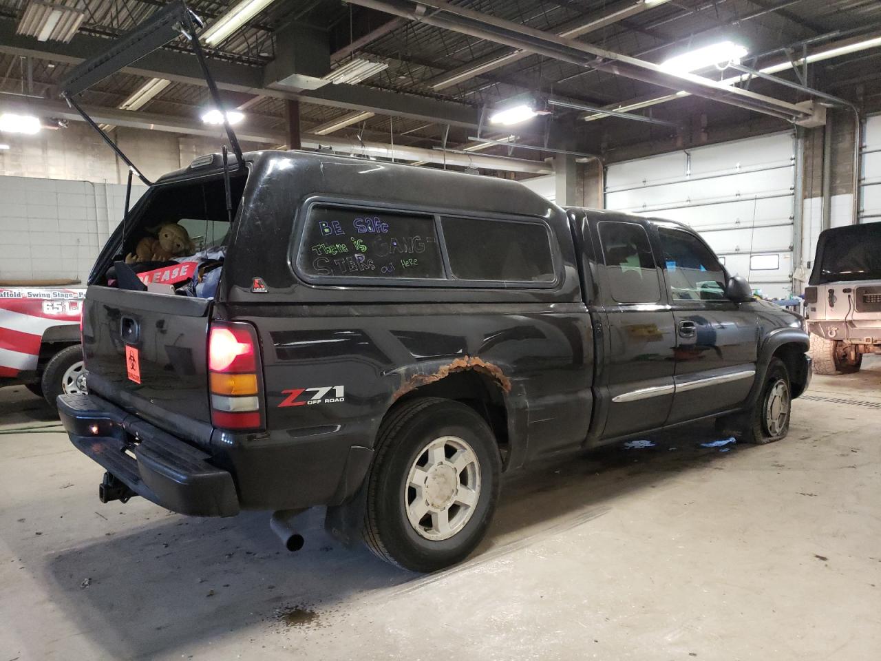 Image 3 of 2004 GMC NEW SIERRA K1500 2004 with VIN 2GTEK19T741248906