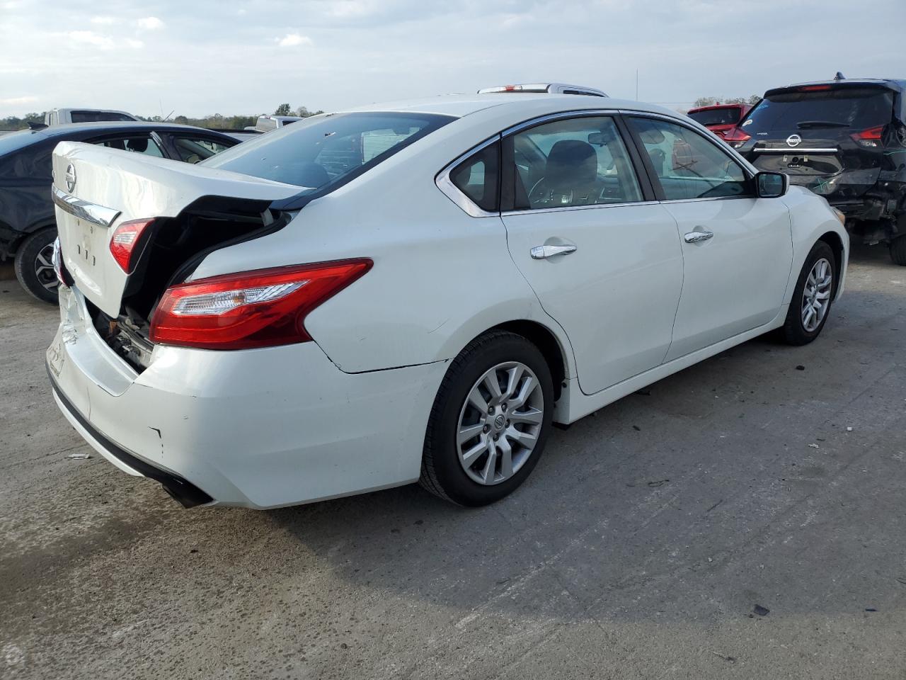 Изображение 3 2016 NISSAN ALTIMA 2.5 2016 с VIN 1N4AL3AP0GN359828