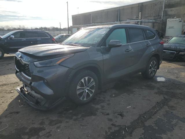 Image 1 of 2022 TOYOTA HIGHLANDER XLE 2022 with VIN 5TDHZRBH0NS191472