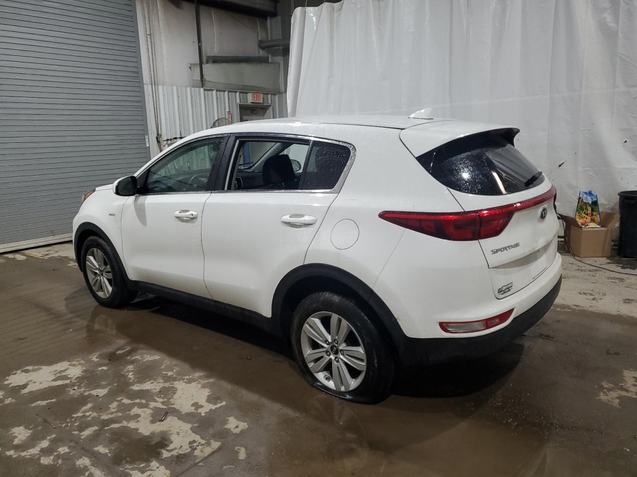 Image 2 of 2018 KIA SPORTAGE LX 2018 with VIN KNDPMCAC2J7365253