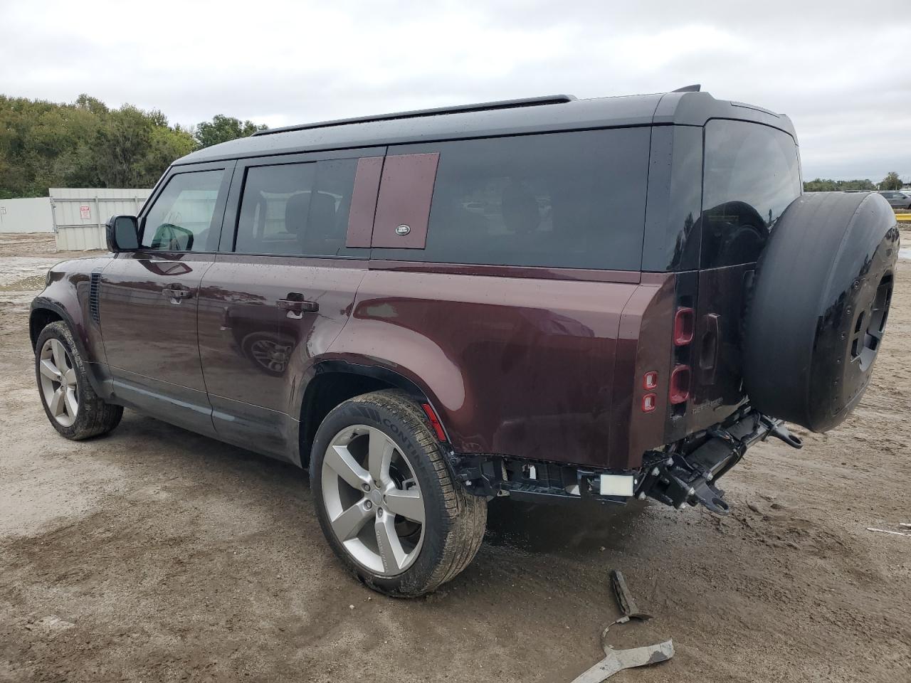 Image 2 of 2023 LAND ROVER DEFENDER 130 X-DYNAMIC SE 2023 with VIN SALE2FEU4P2241923