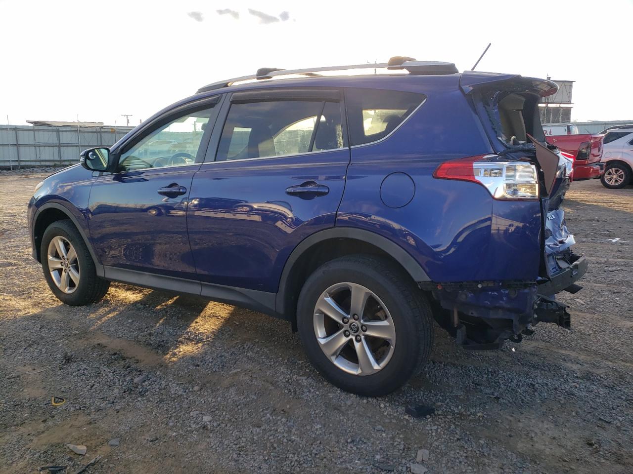 Изображение 2 2015 TOYOTA RAV4 XLE 2015 с VIN 2T3WFREV5FW168786
