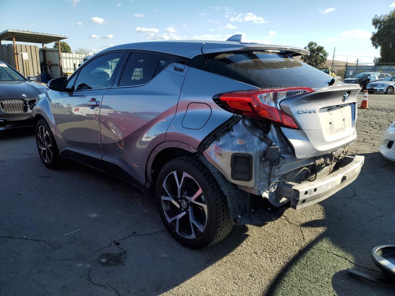 Image 2 of 2019 TOYOTA C-HR XLE 2019 with VIN JTNKHMBX9K1034935