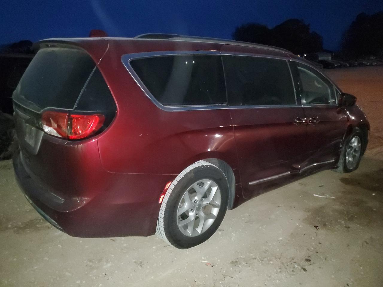 Image 3 of 2017 CHRYSLER PACIFICA TOURING L 2017 with VIN 2C4RC1BG9HR810047