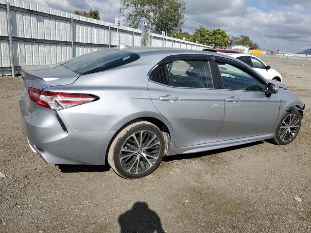 Obraz 3 z 2020 TOYOTA CAMRY SE 2020 z VIN 4T1G11AK7LU871634