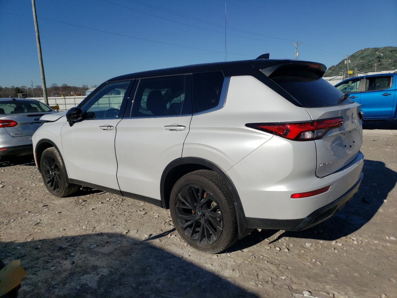 Obraz 2 z 2023 MITSUBISHI OUTLANDER SEL 2023 z VIN JA4J4VA85PZ010548