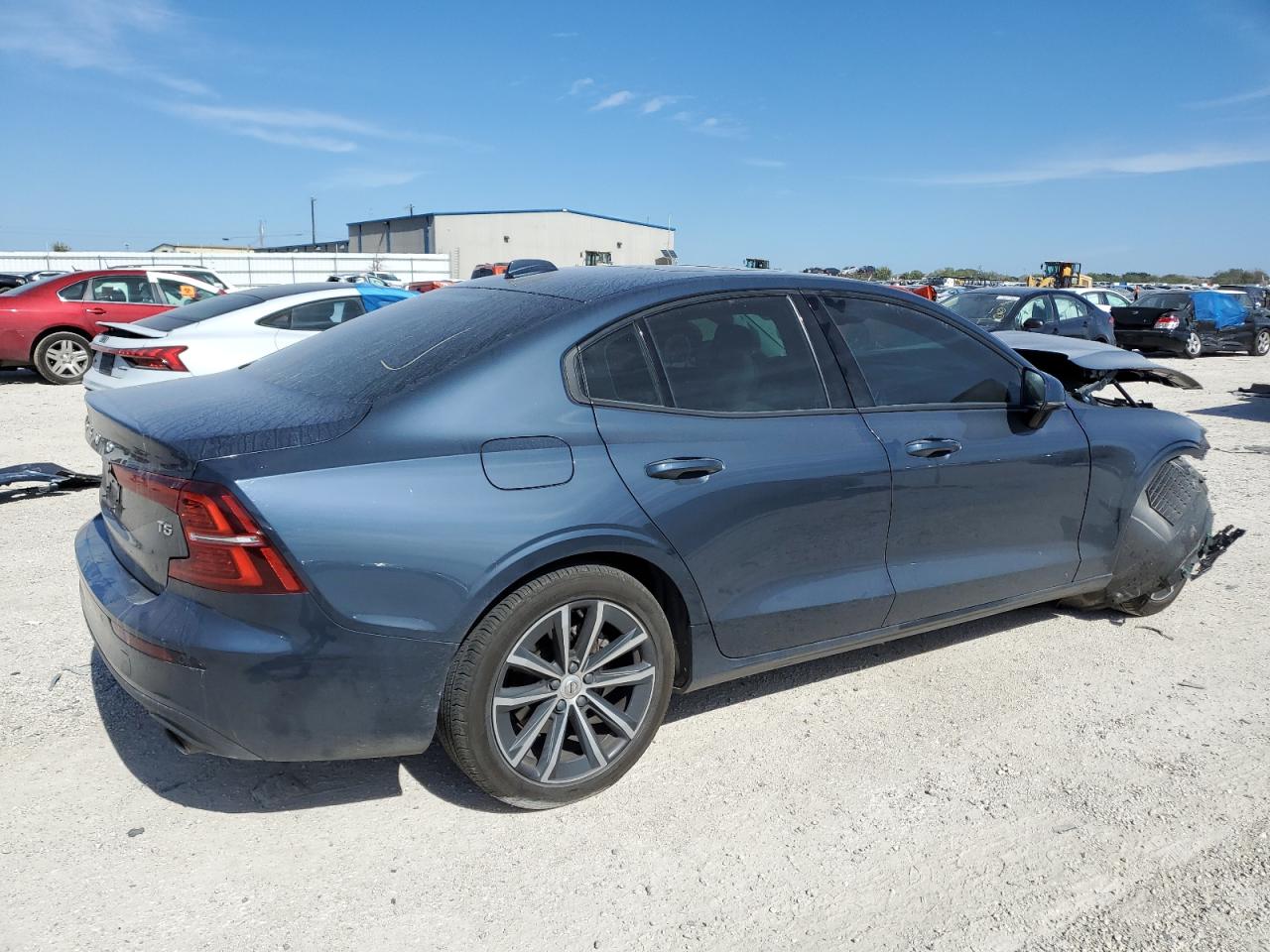 Image 3 of 2021 VOLVO S60 T5 MOMENTUM 2021 with VIN 7JR102FK8MG102329