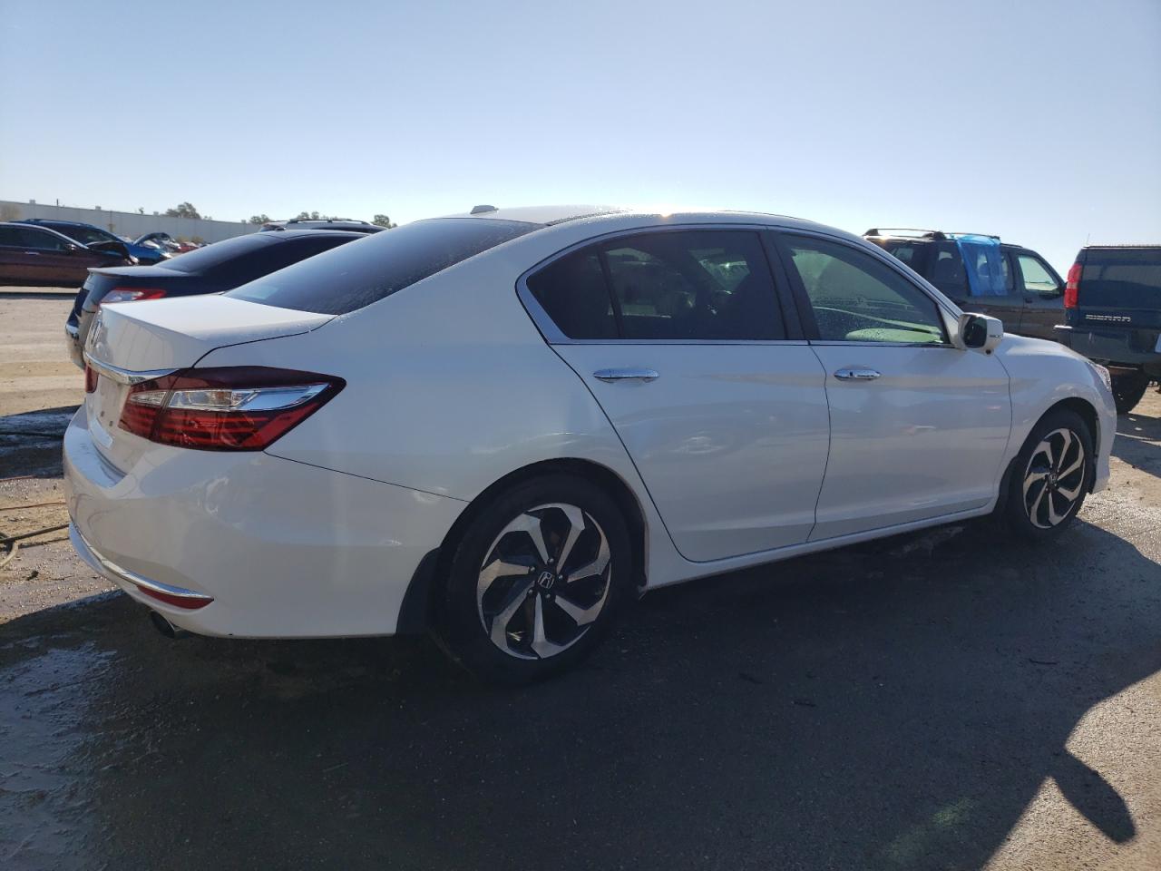 Image 3 of 2016 HONDA ACCORD EXL 2016 with VIN 1HGCR2F80GA106160
