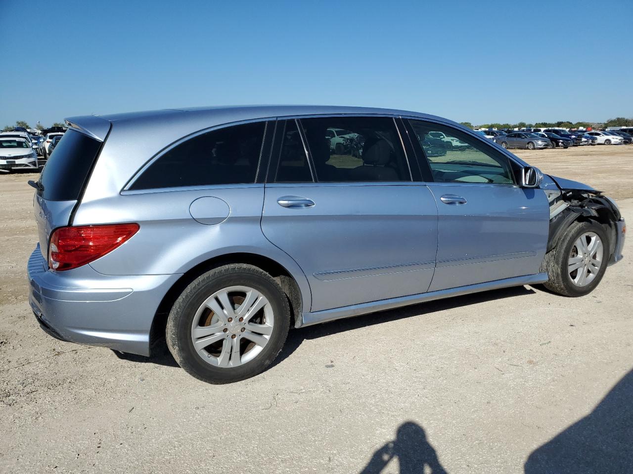Image 3 of Mercedes-Benz R 350 2008 with VIN 4JGCB65E08A068640