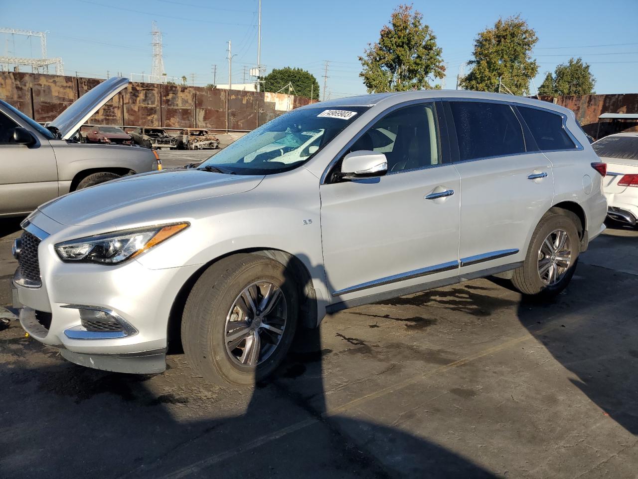 Image 1 of 2019 INFINITI QX60 LUXE 2019 with VIN 5N1DL0MN7KC533670