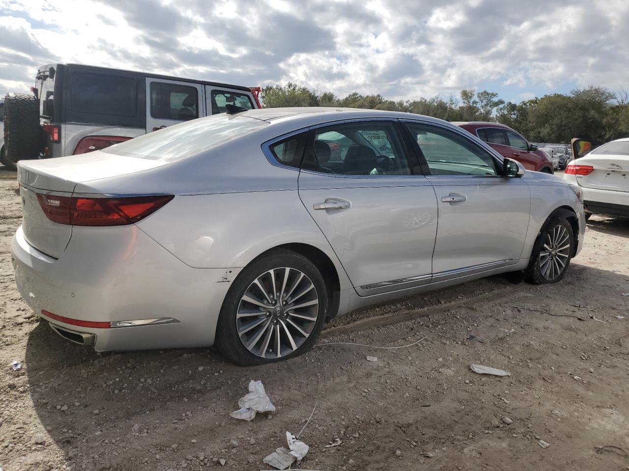 Image 3 of 2017 KIA CADENZA PREMIUM 2017 with VIN KNALC4J18H5070084