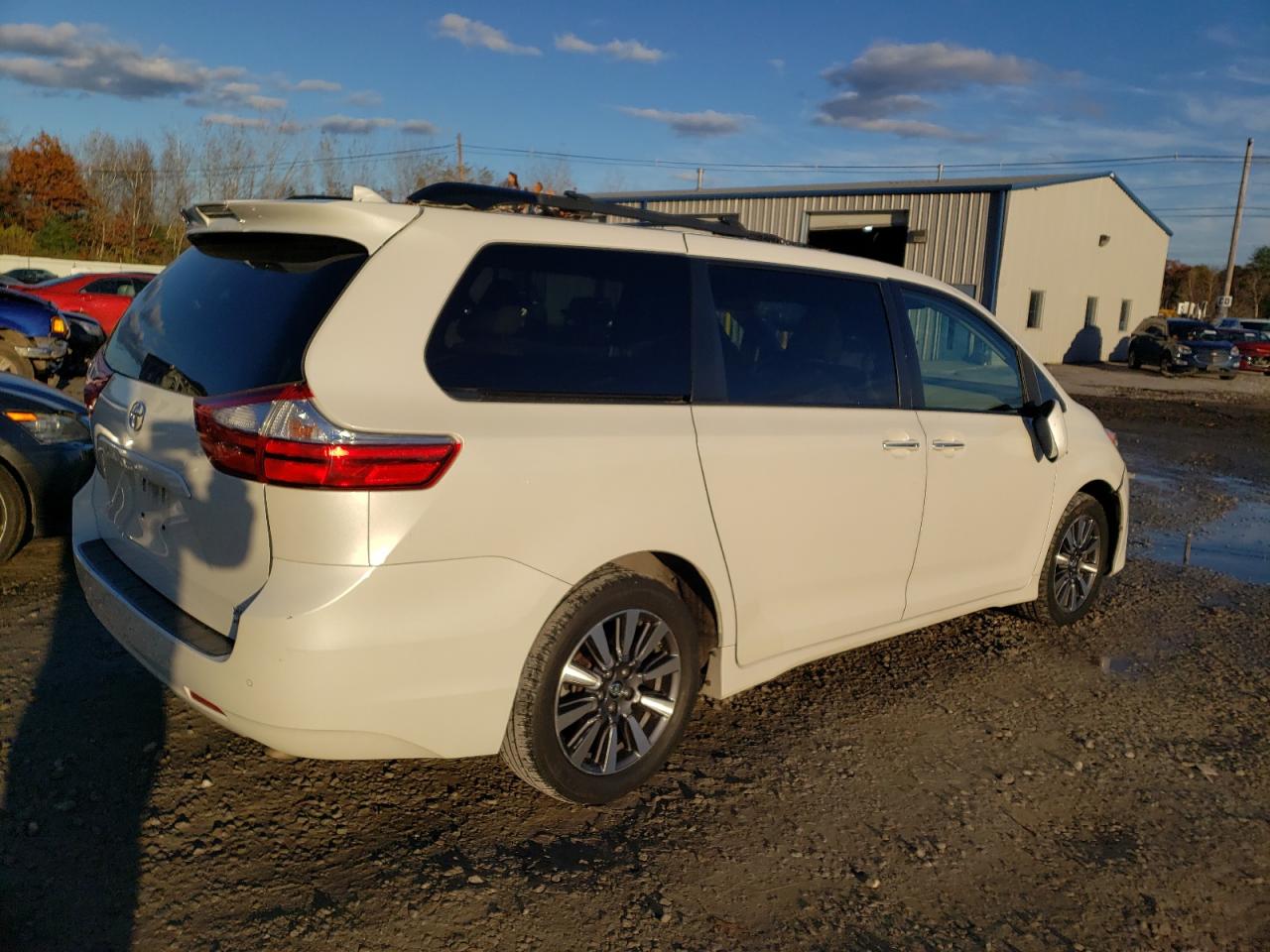 Image 3 of 2018 TOYOTA SIENNA XLE 2018 with VIN 5TDDZ3DC7JS208369
