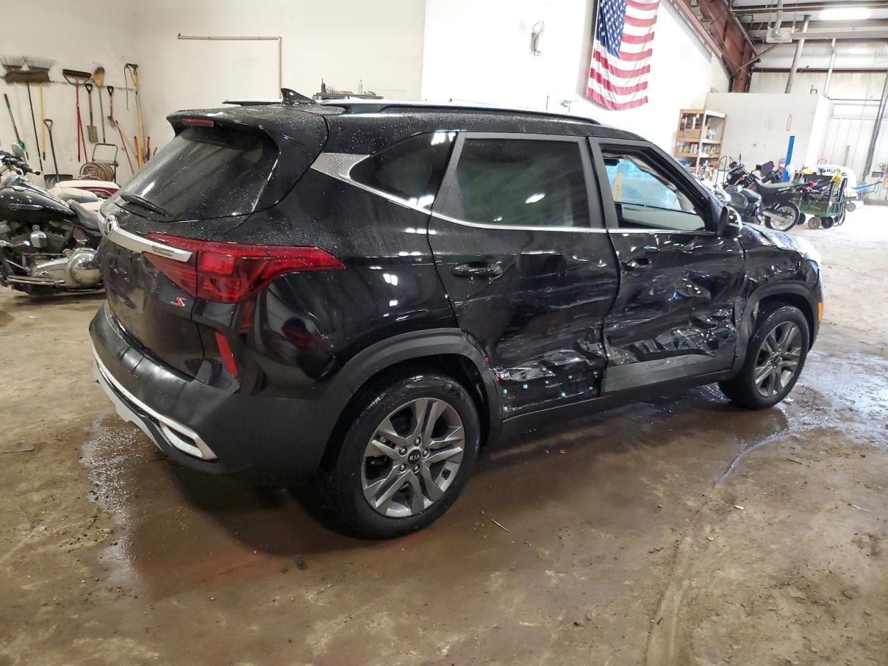 Image 3 of 2021 KIA SELTOS S 2021 with VIN KNDEU2AA2M7148225