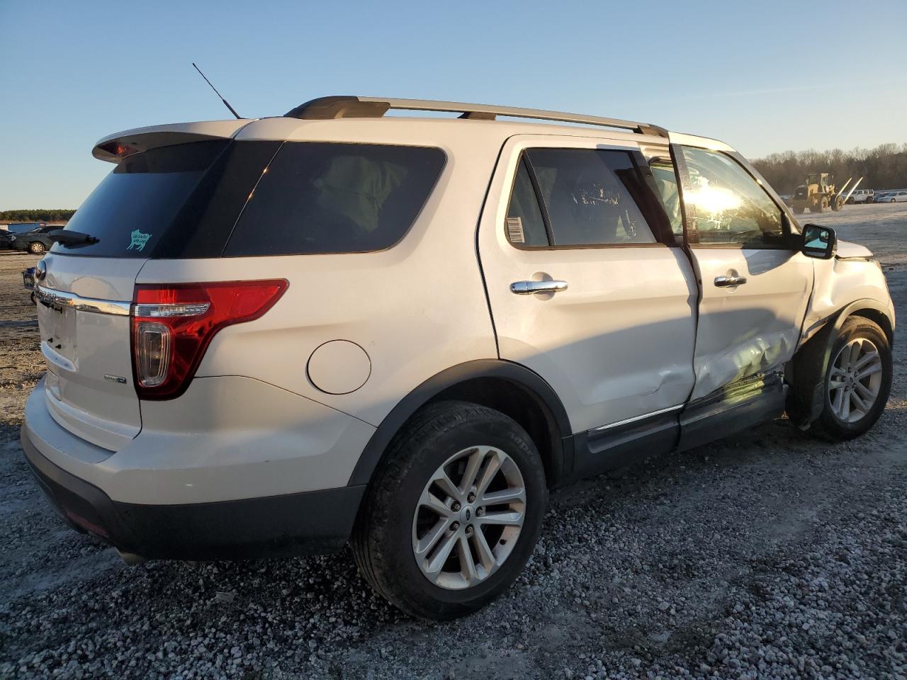 Image 3 of 2015 FORD EXPLORER XLT 2015 with VIN 1FM5K8D86FGC52829