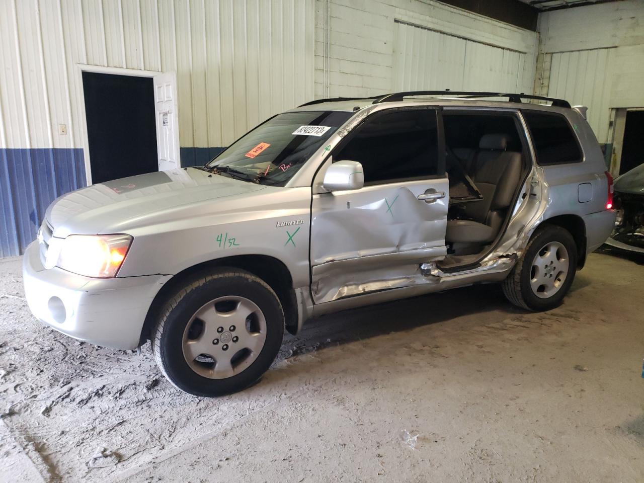 Image 1 of 2005 TOYOTA HIGHLANDER LIMITED 2005 with VIN JTEEP21A250103640