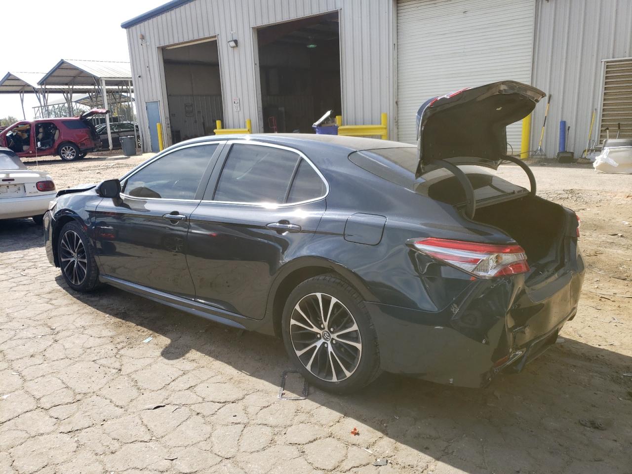 Obraz 2 z 2018 TOYOTA CAMRY L 2018 z VIN 4T1B11HK9JU500990