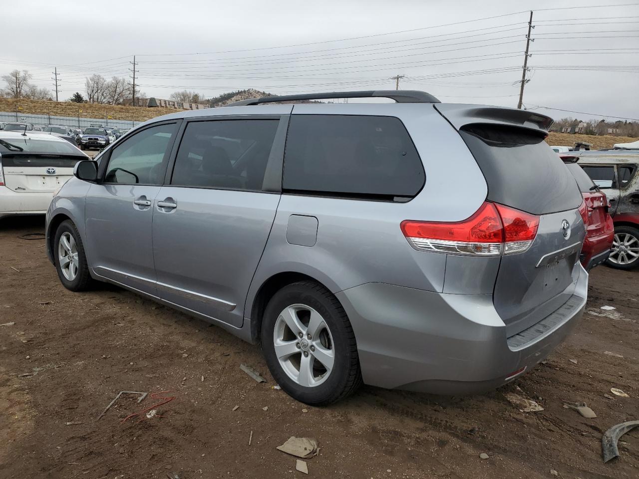 Obraz 2 z 2012 TOYOTA SIENNA LE 2012 z VIN 5TDKK3DC4CS177788