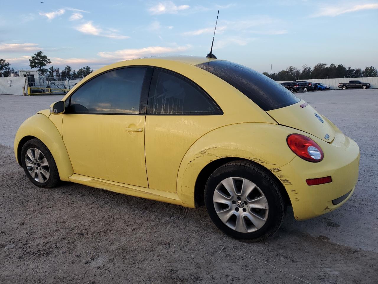 Image 2 of 2008 VOLKSWAGEN NEW BEETLE S 2008 with VIN 3VWRW31C08M519734