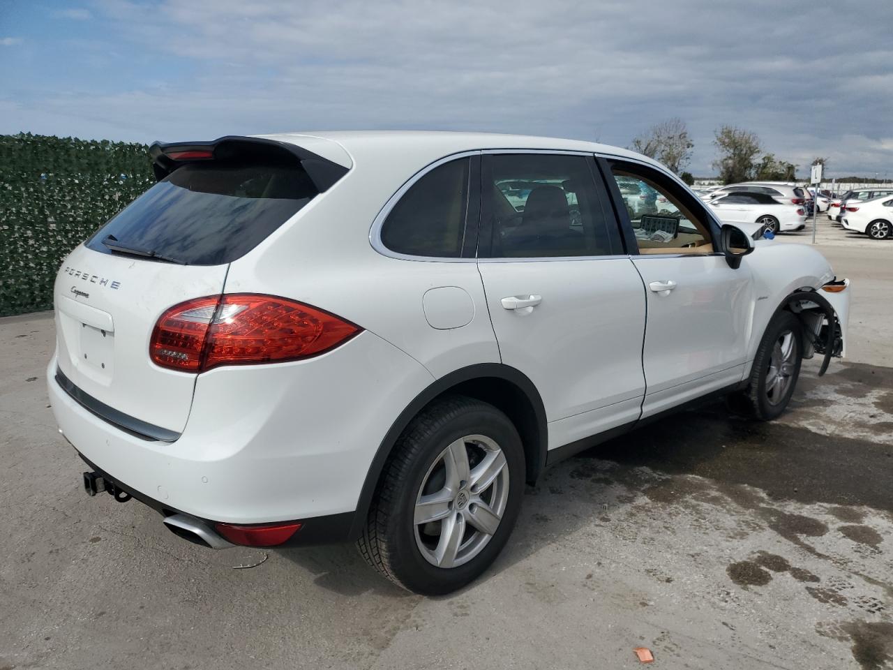 Image 3 of 2014 PORSCHE CAYENNE  2014 with VIN WP1AF2A2XELA35082