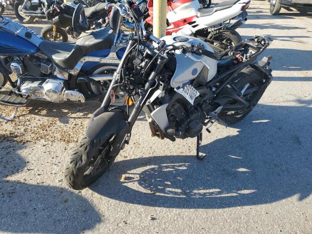 Obraz 2 z 2020 YAMAHA MT09  2020 z VIN JYARN53E2LA007782