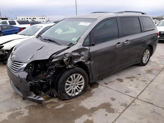 2017 TOYOTA SIENNA XLE 2017 image
